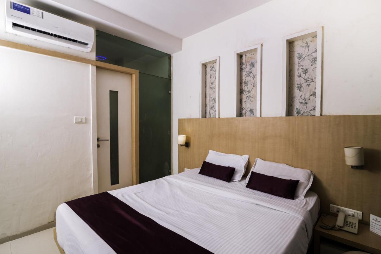 Hotel Monarch Guestline In Midc Rabale, Nova Bombaim Exterior foto